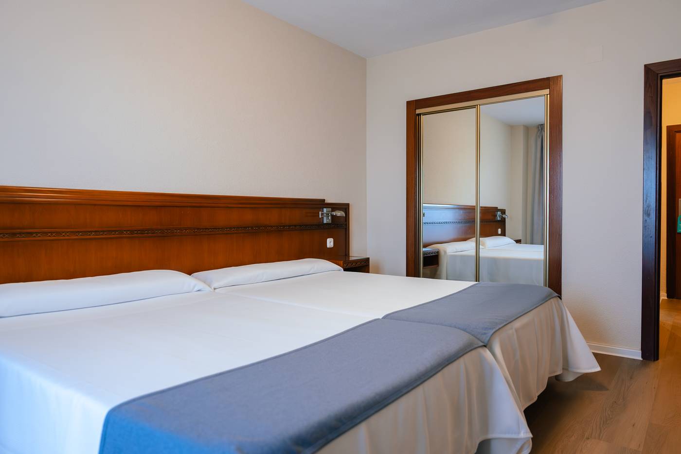 Port-Europa--Room-16