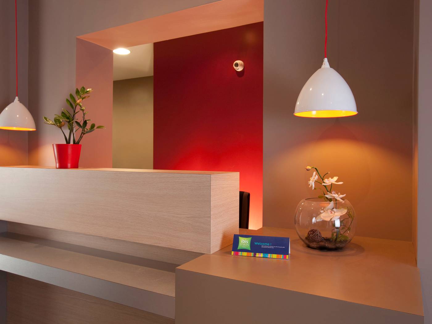 ibis-Styles-Paris-Montmartre-Nord-Lobby-24