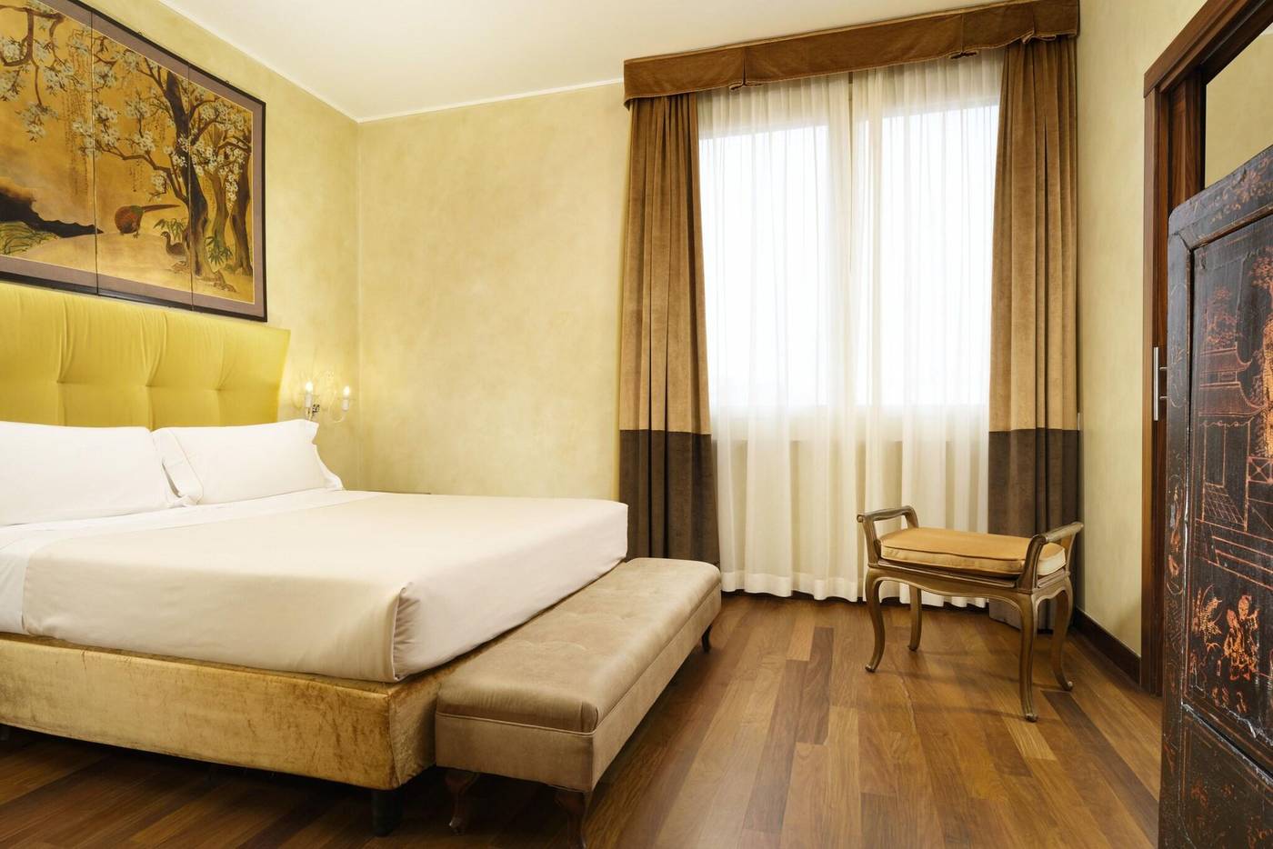 Enterprise-Hotel-Design---Boutique-Room-35