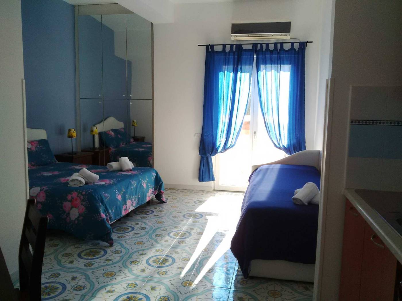 Sorrento-Town-Suites-Room-6