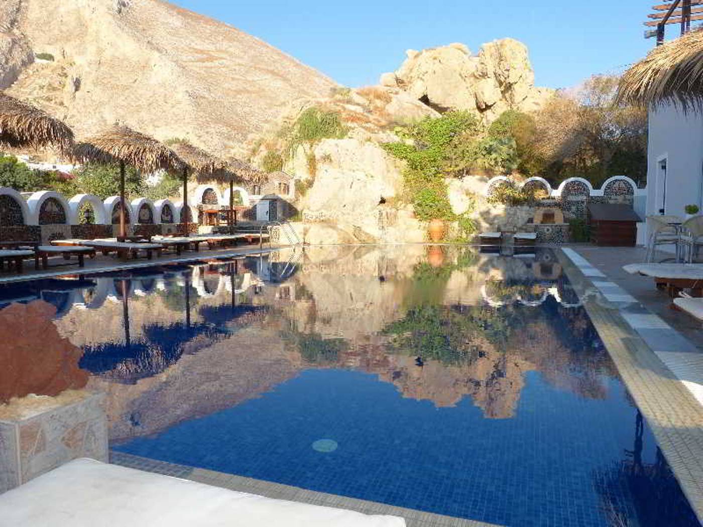 Aparthotel-Black-Sand-Pool-5