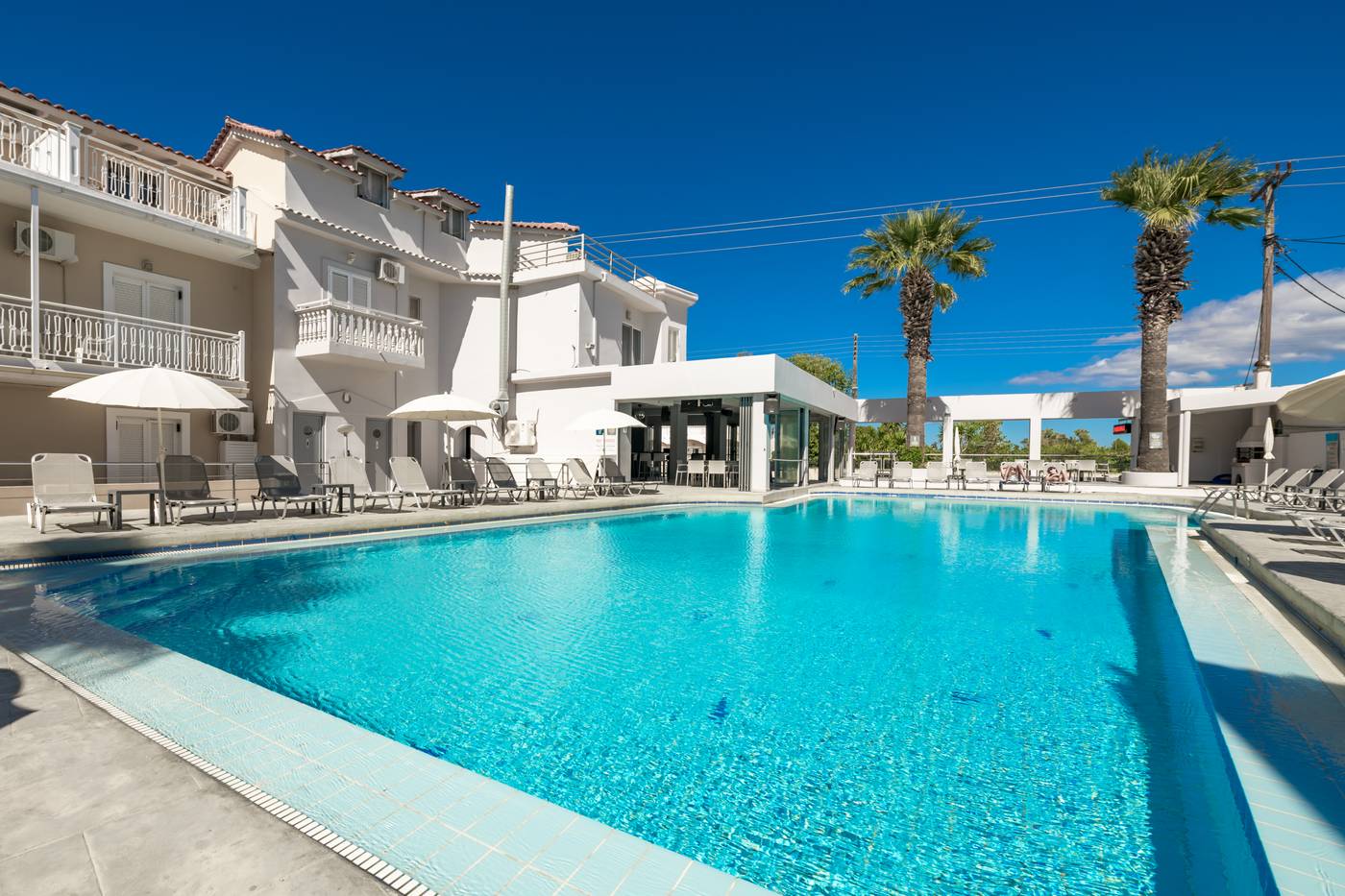 Canadian-Hotel-Pool-2