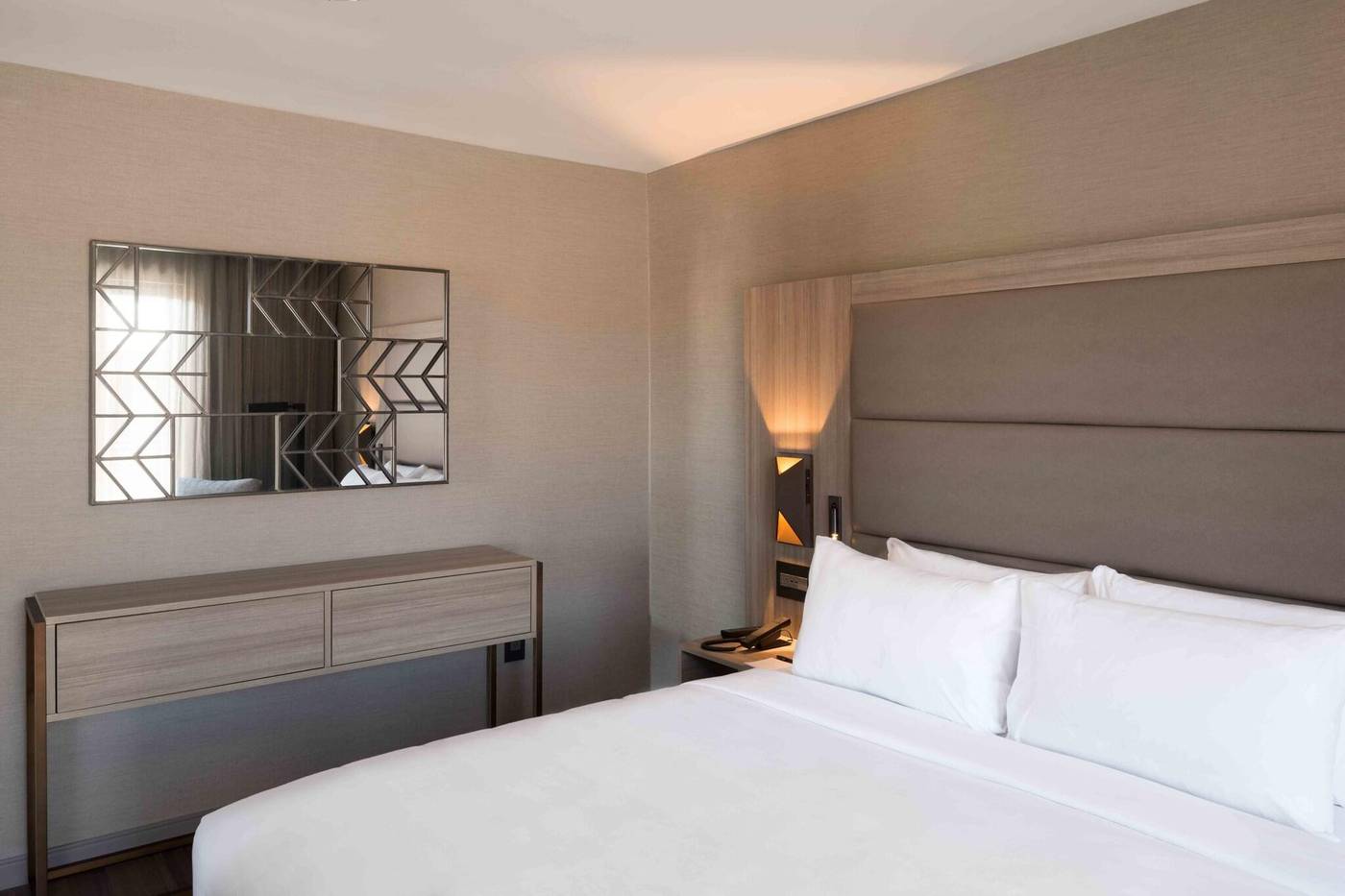 Ac-Hotel-By-Marriott-Boston-Cleveland-Circle-Room-32