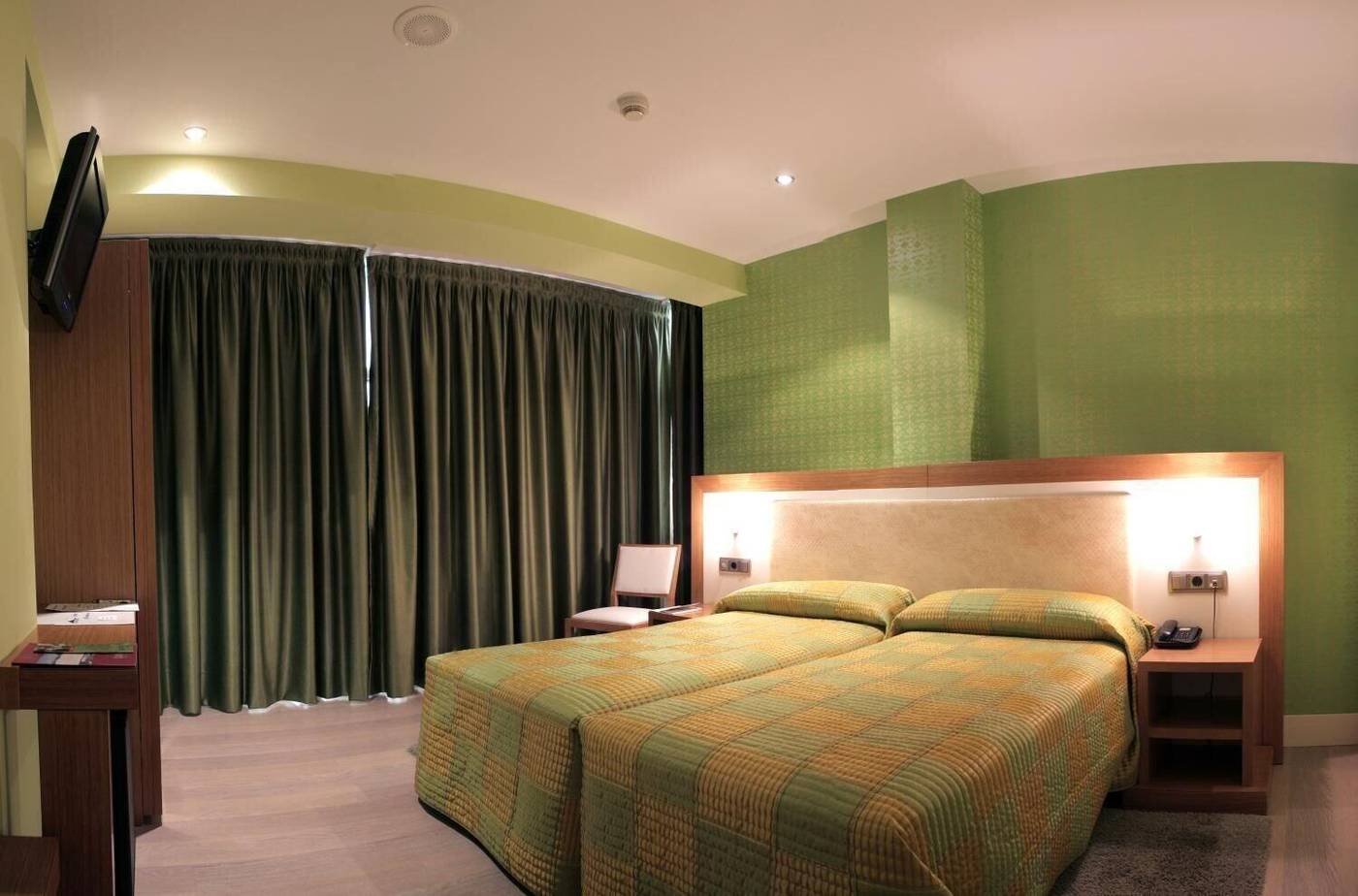 Hotel Montedobra-Spain-TORRELAVEGA-Room-8