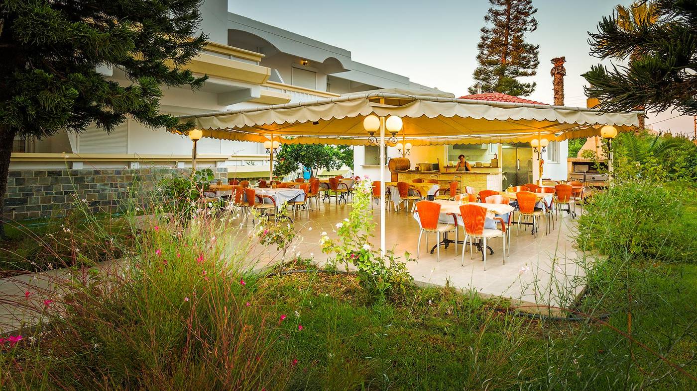 Paleos-apartments-Restaurant-8