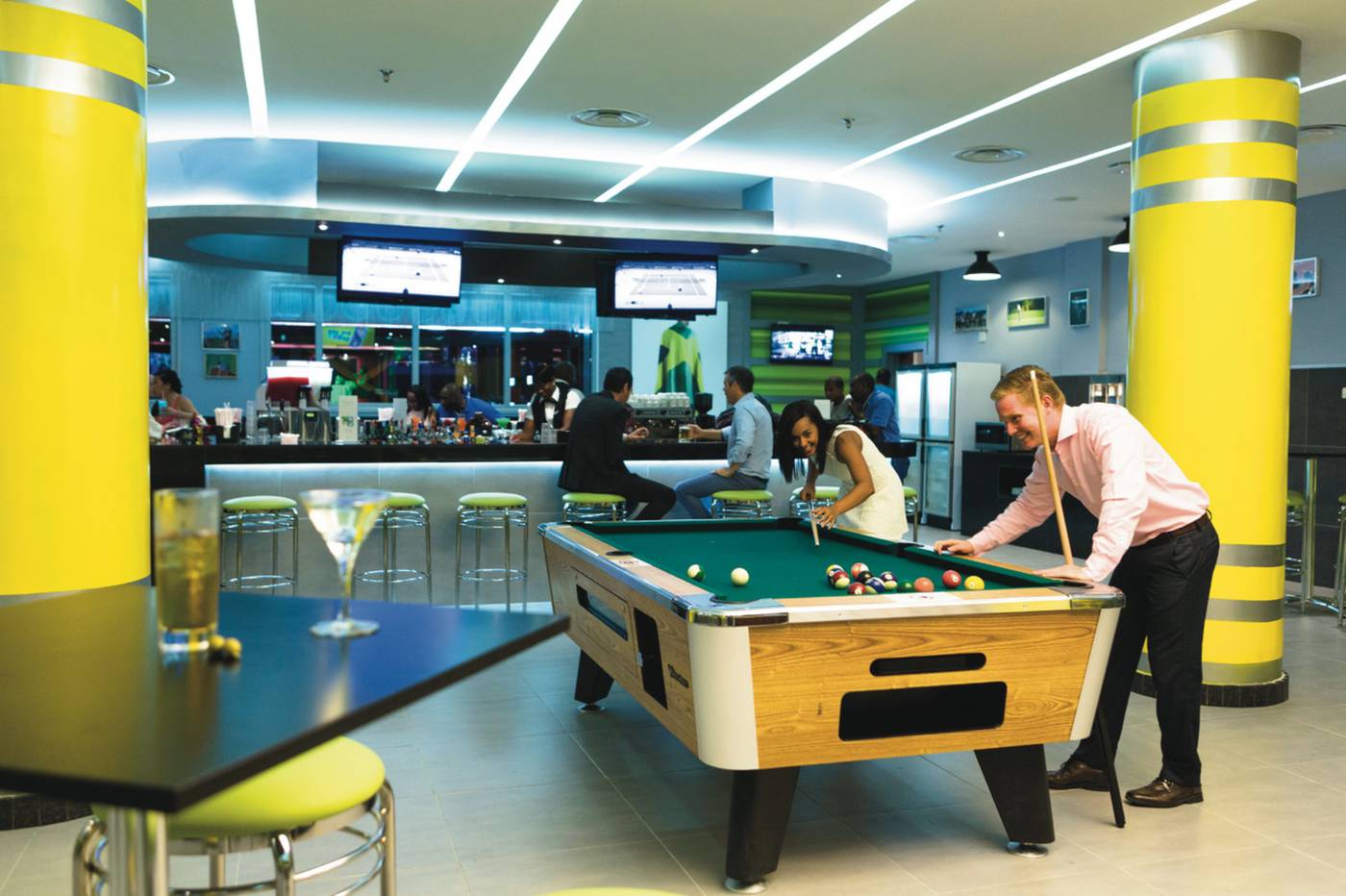 Riu-Club-Negril-All-Inclusive-Bar-37