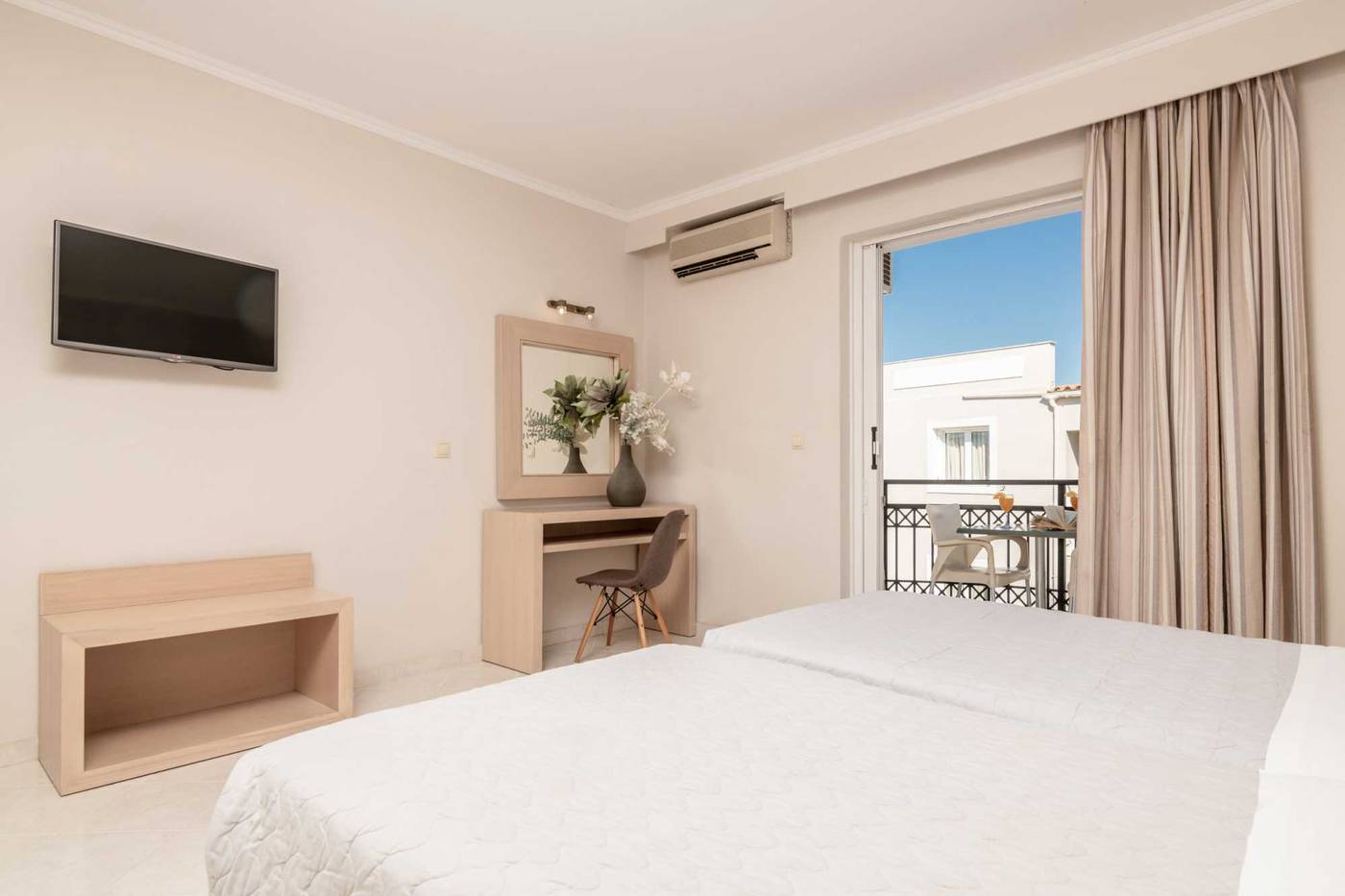 Karras-Hotel-Room-28