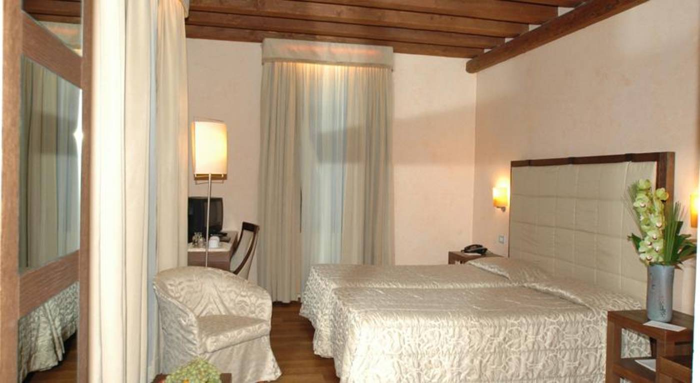 Palazzo-Selvadego-Room-14