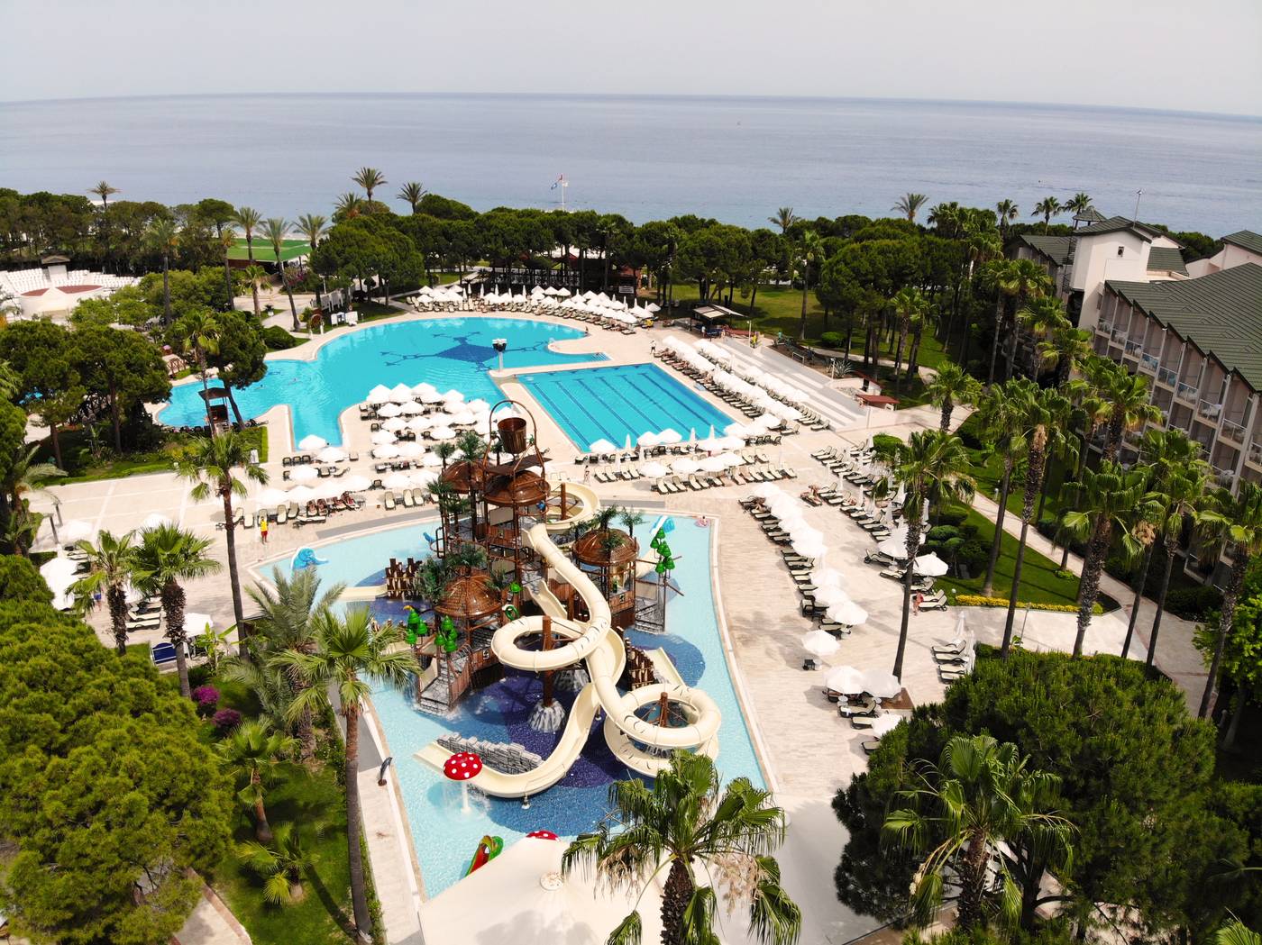 Alva-Donna-World-Palace-Hotel-Pool-3