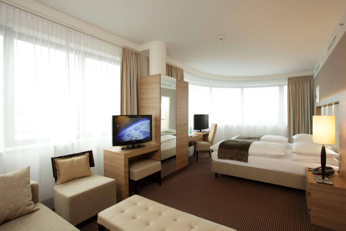 H4-Hotel-Berlin-Alexanderplatz-Room-13