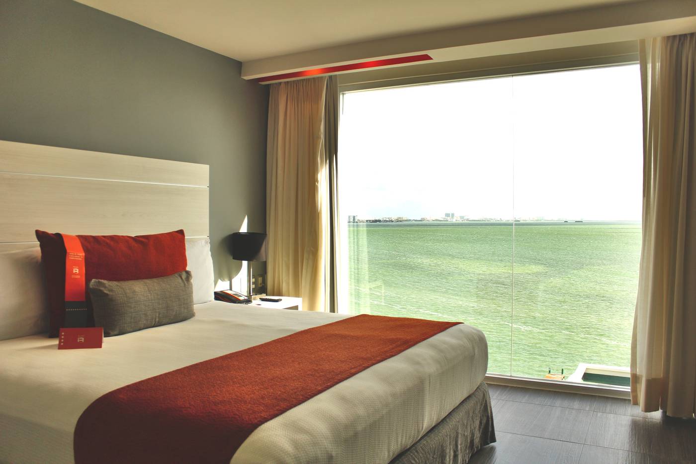 Real-Inn-Cancun-Room-44