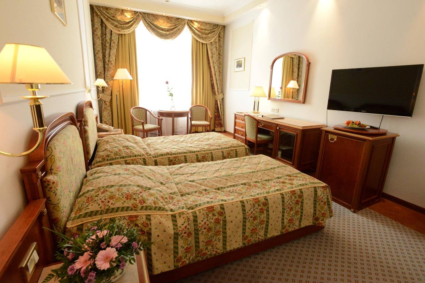Ambassador-Zlat-----Husa-Room-35