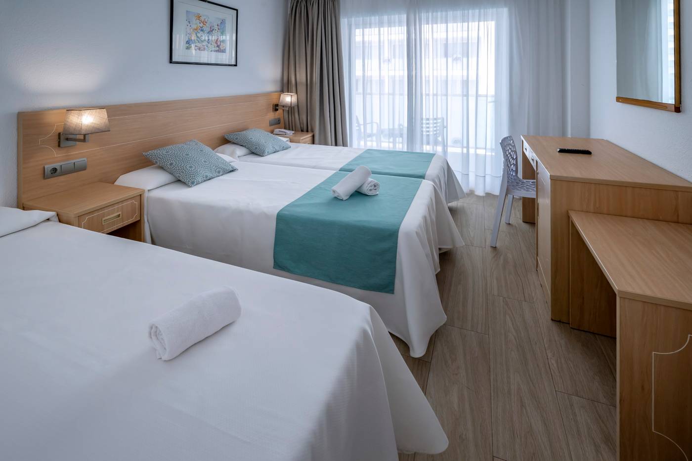 4R-Salou-Park-Resort-II-Room-12