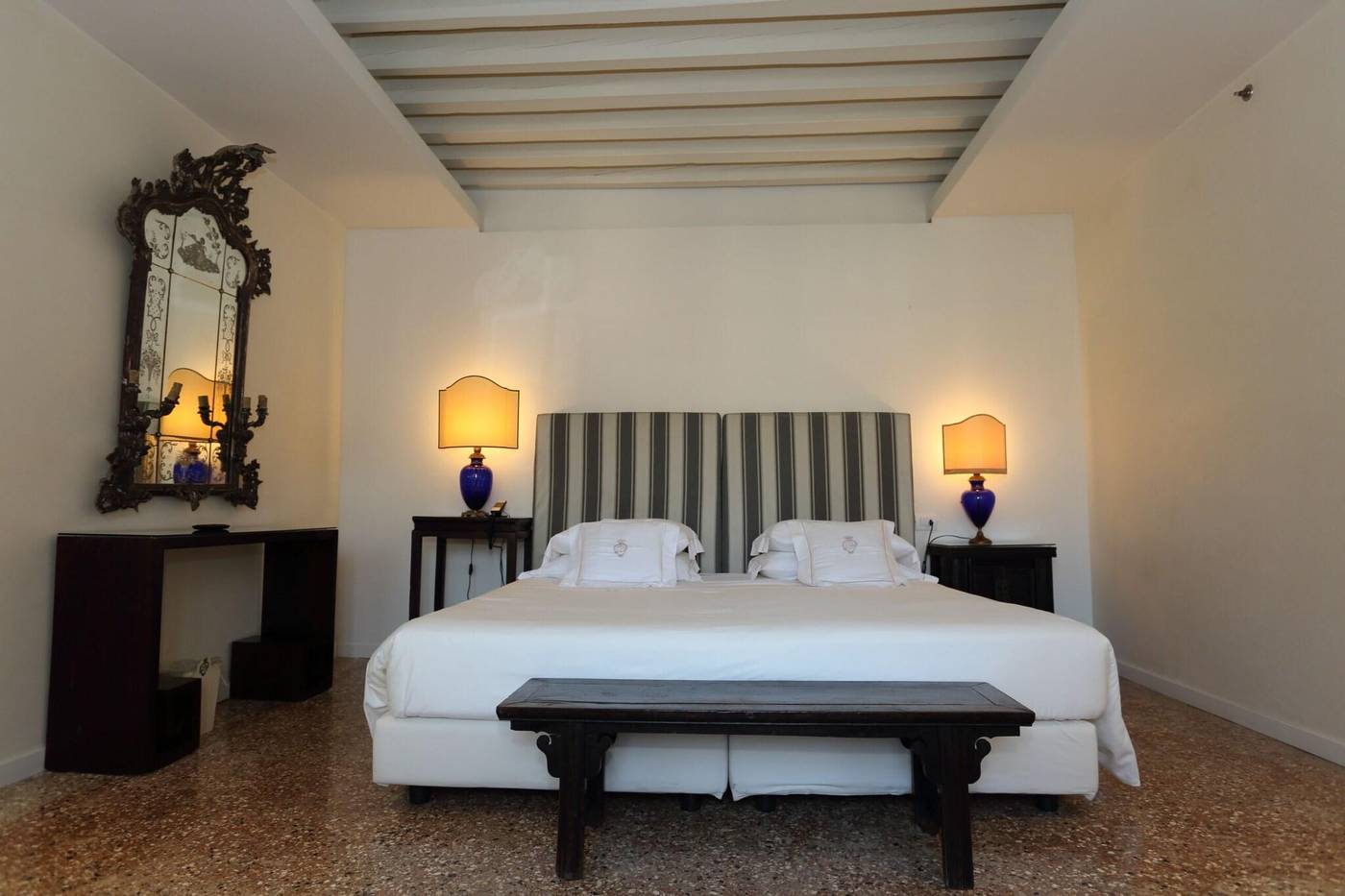 Ca--Nigra-Lagoon-Resort-Room-22