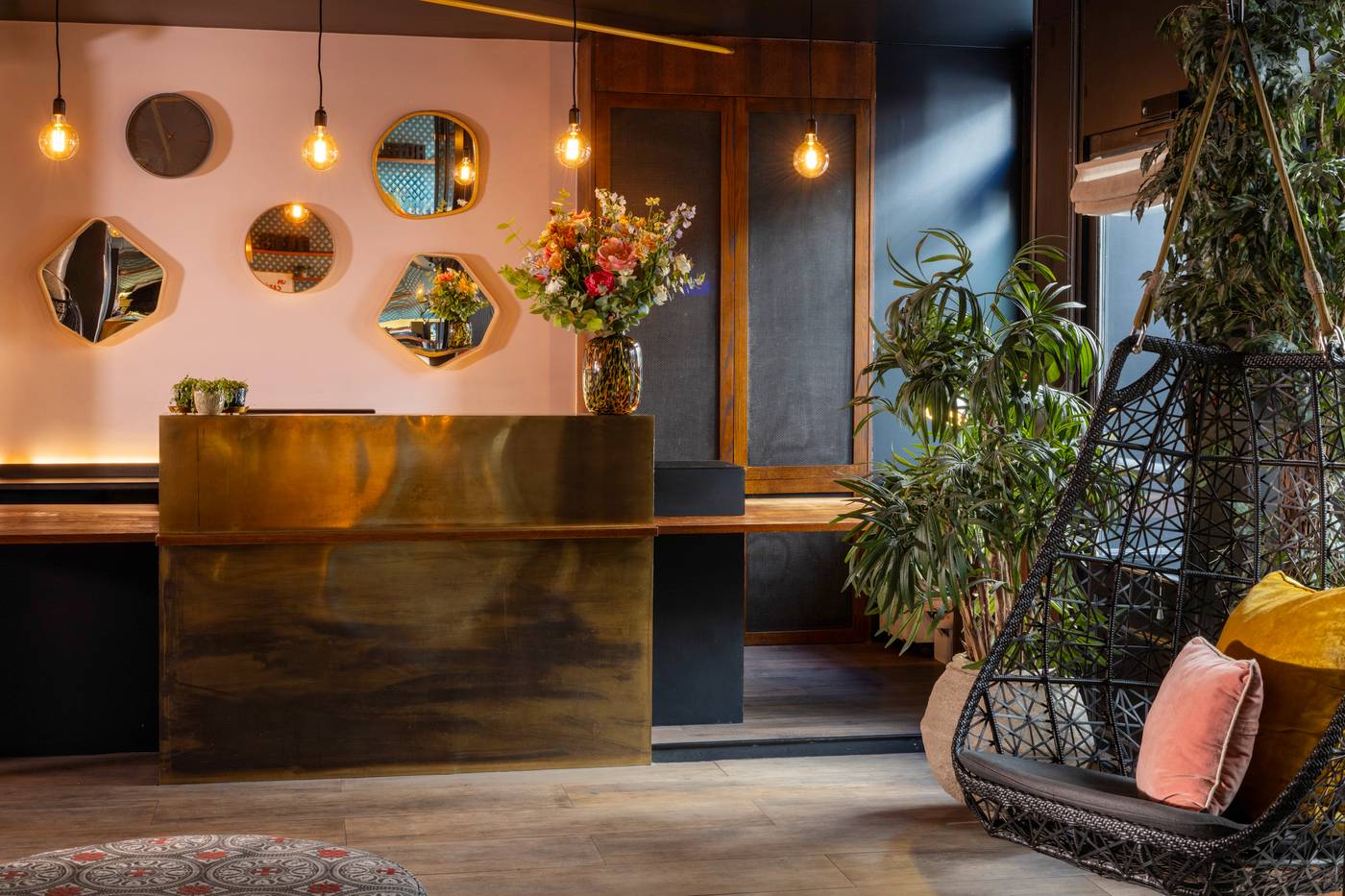 Maxim-Folies-Lobby-6