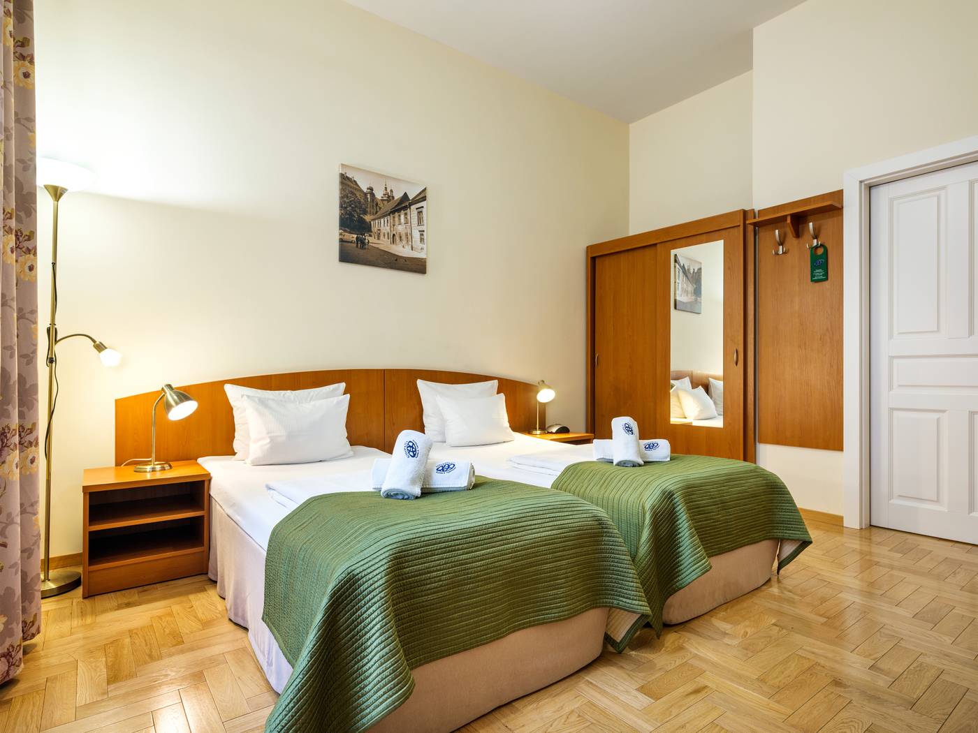 Kosmopolita-Rooms---Apartments-Room-11