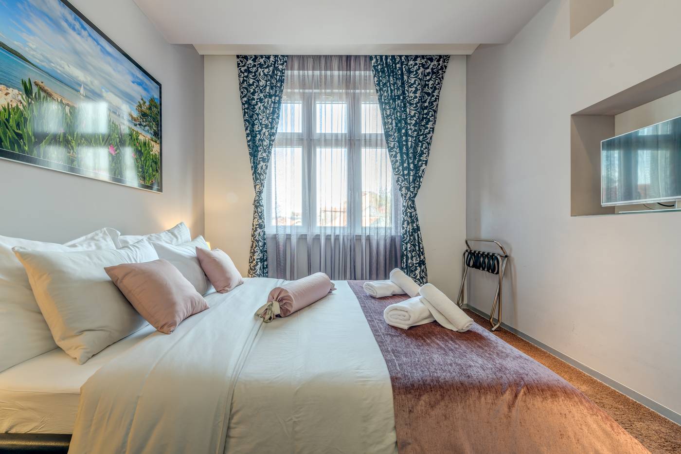 Starlight-Luxury-Rooms-Room-6