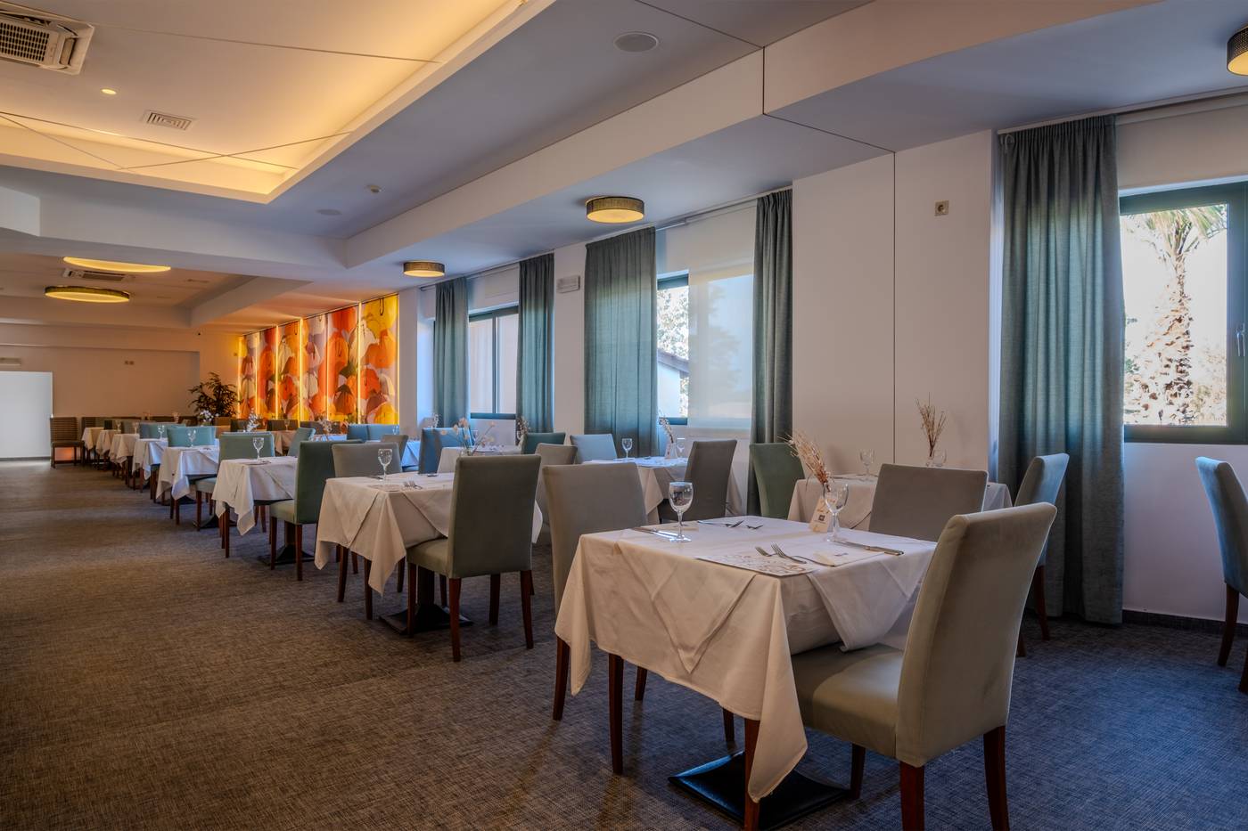 Hotel-Mediterranean-Beach-Restaurant-60