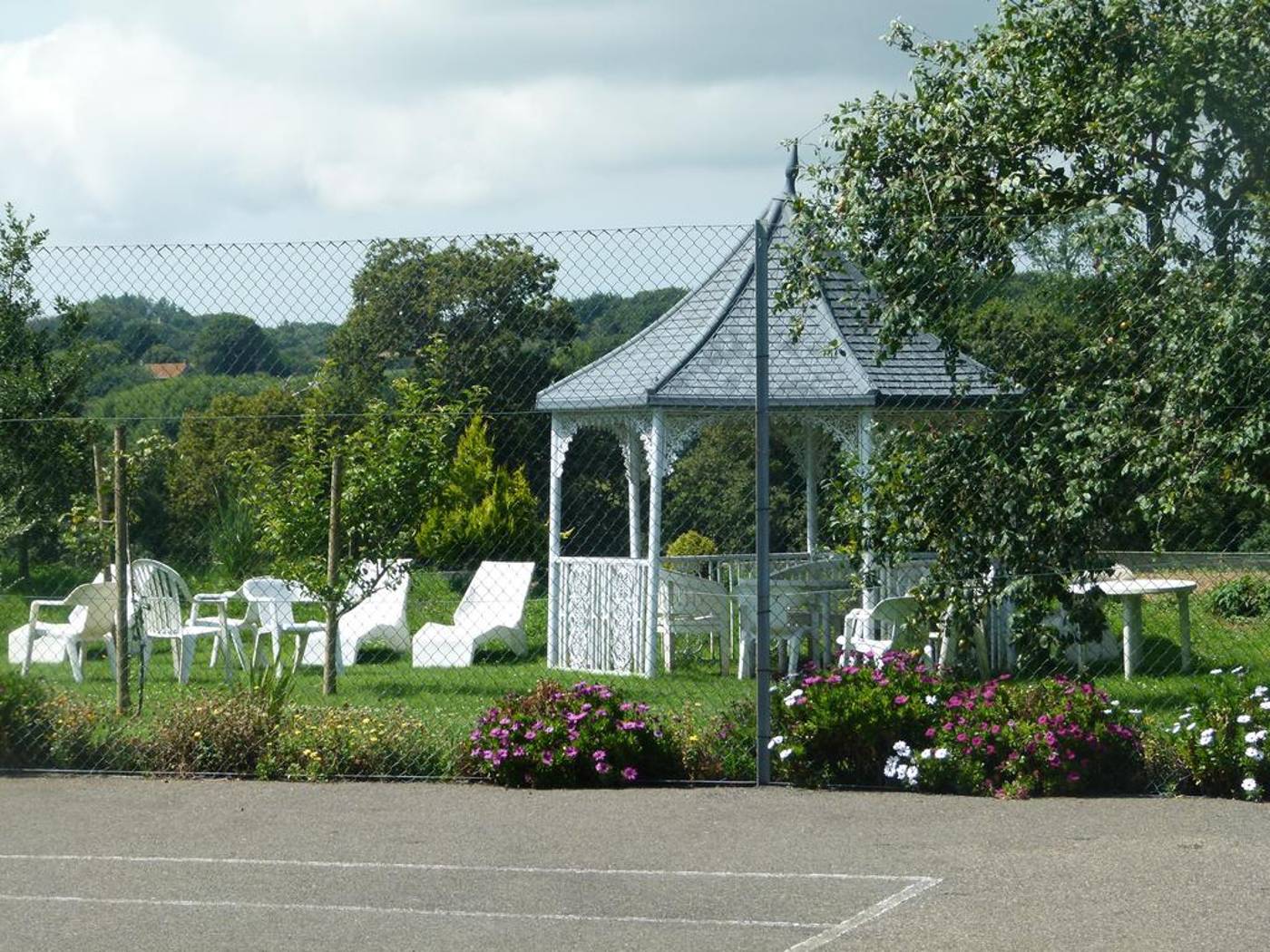 Beachcombers-Hotel-Sports-and-Entertainment-13