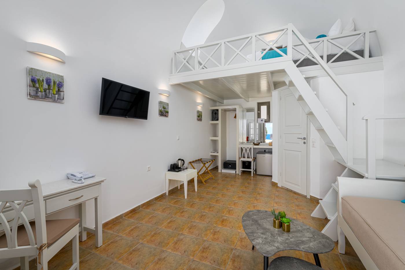 En-Plo-Boutique-Suites---Oia-Santorini-Room-31