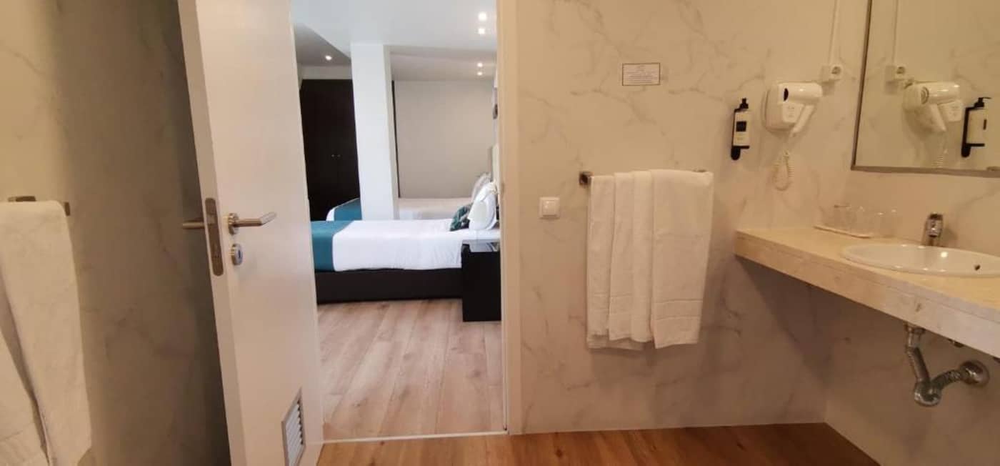 Lisbon-City-Hotel-Room-14