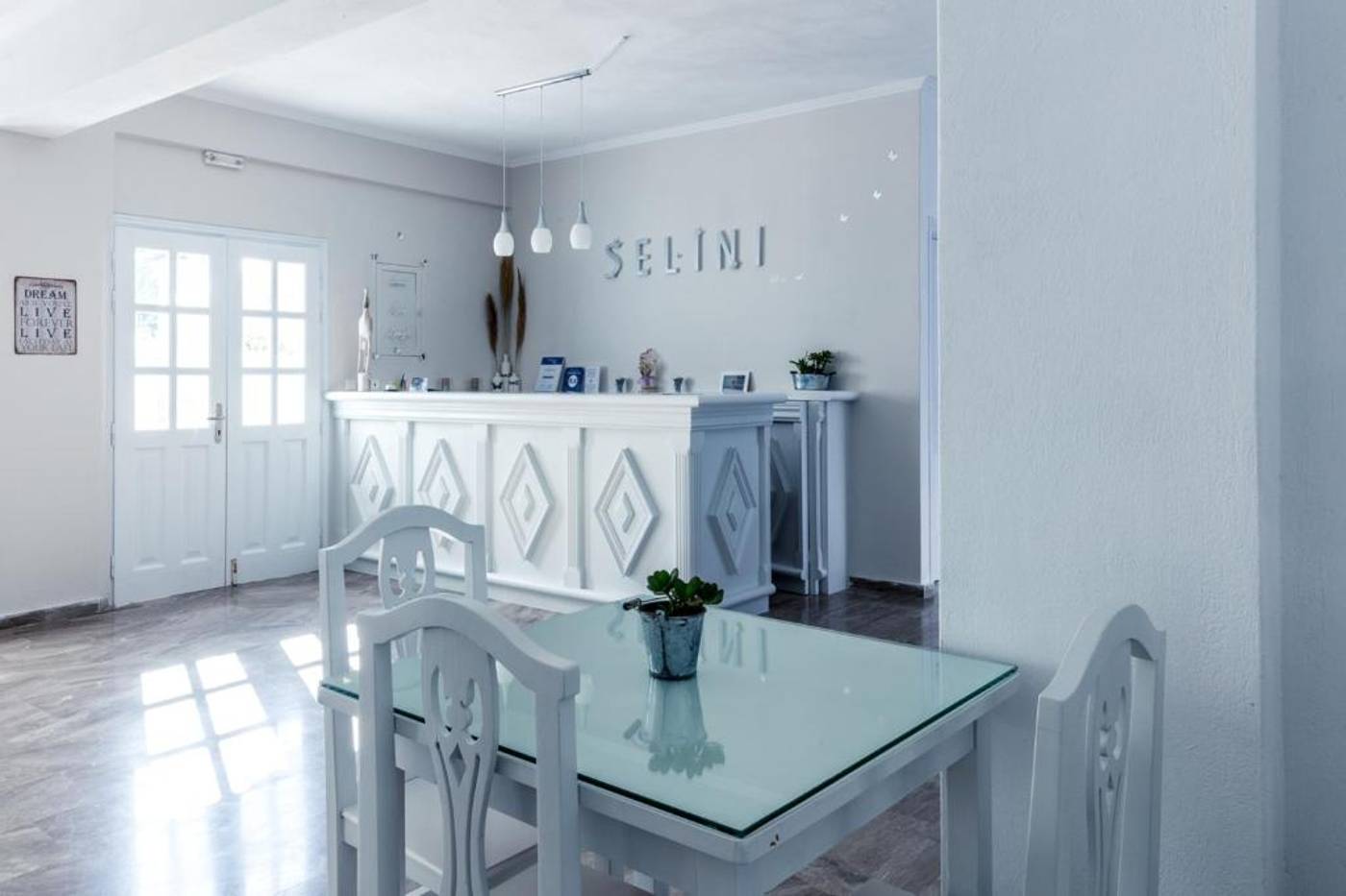 Selini-Hotel-Lobby-32