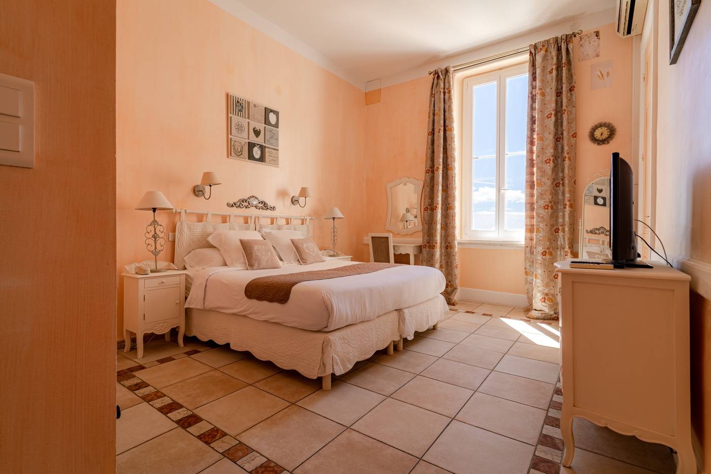 Hotel-L-Orangeraie-Room-20