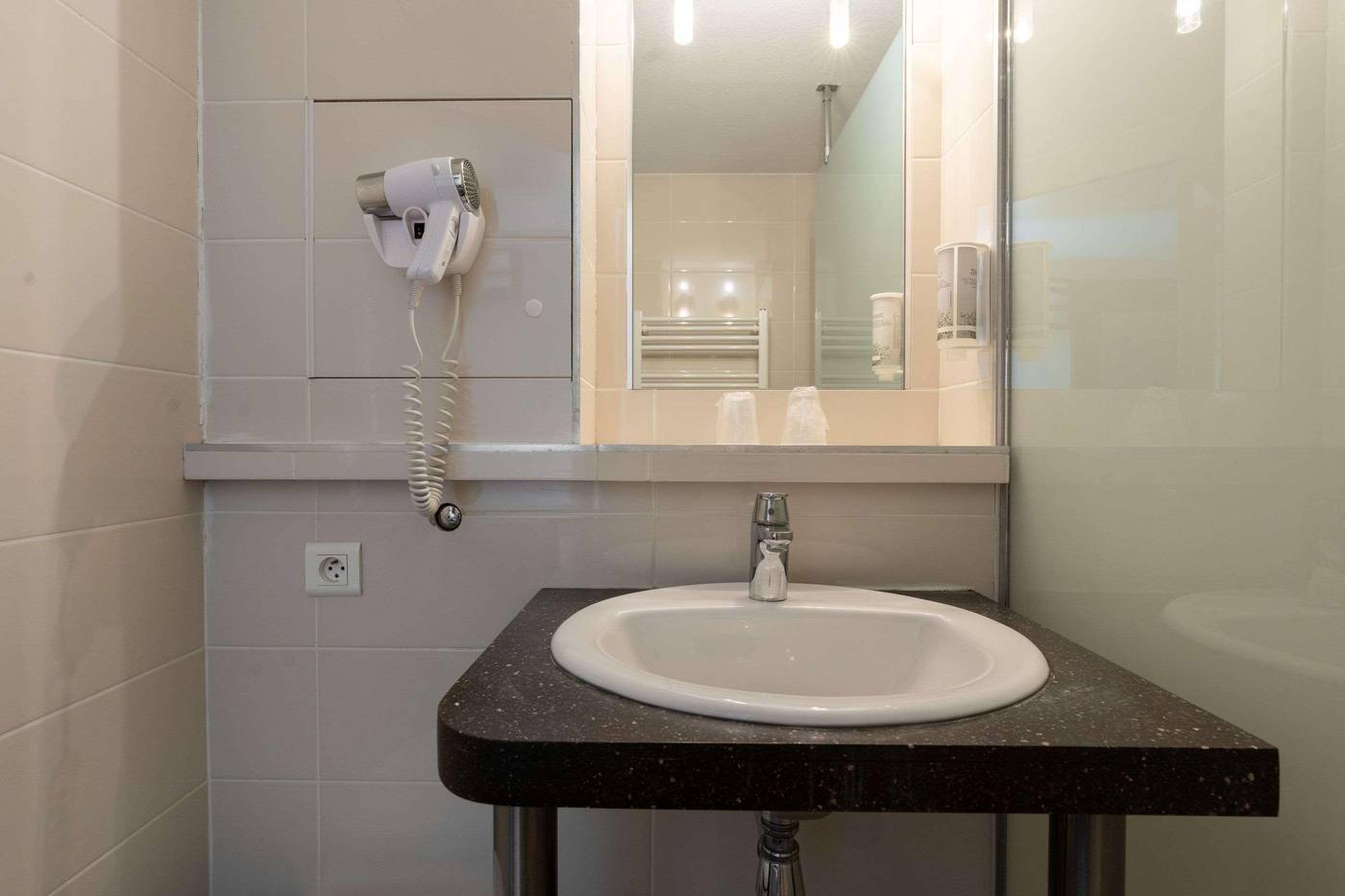 Brit Hotel Avignon Sud - Le Calendal-France-AVIGNON-Room-8
