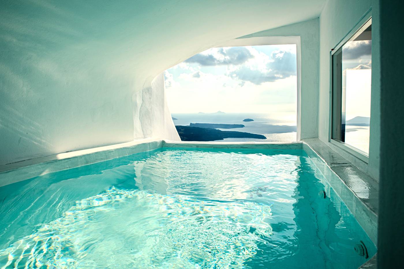 Heaven-s-Edge-Room-40