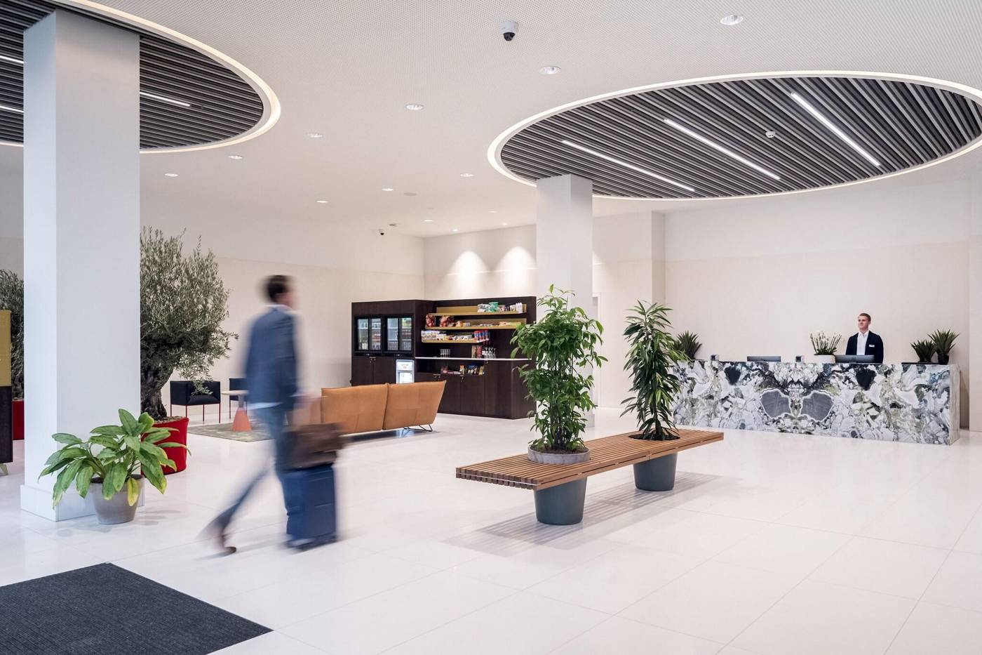 Premier-Suites-Plus-Amsterdam-Lobby-5