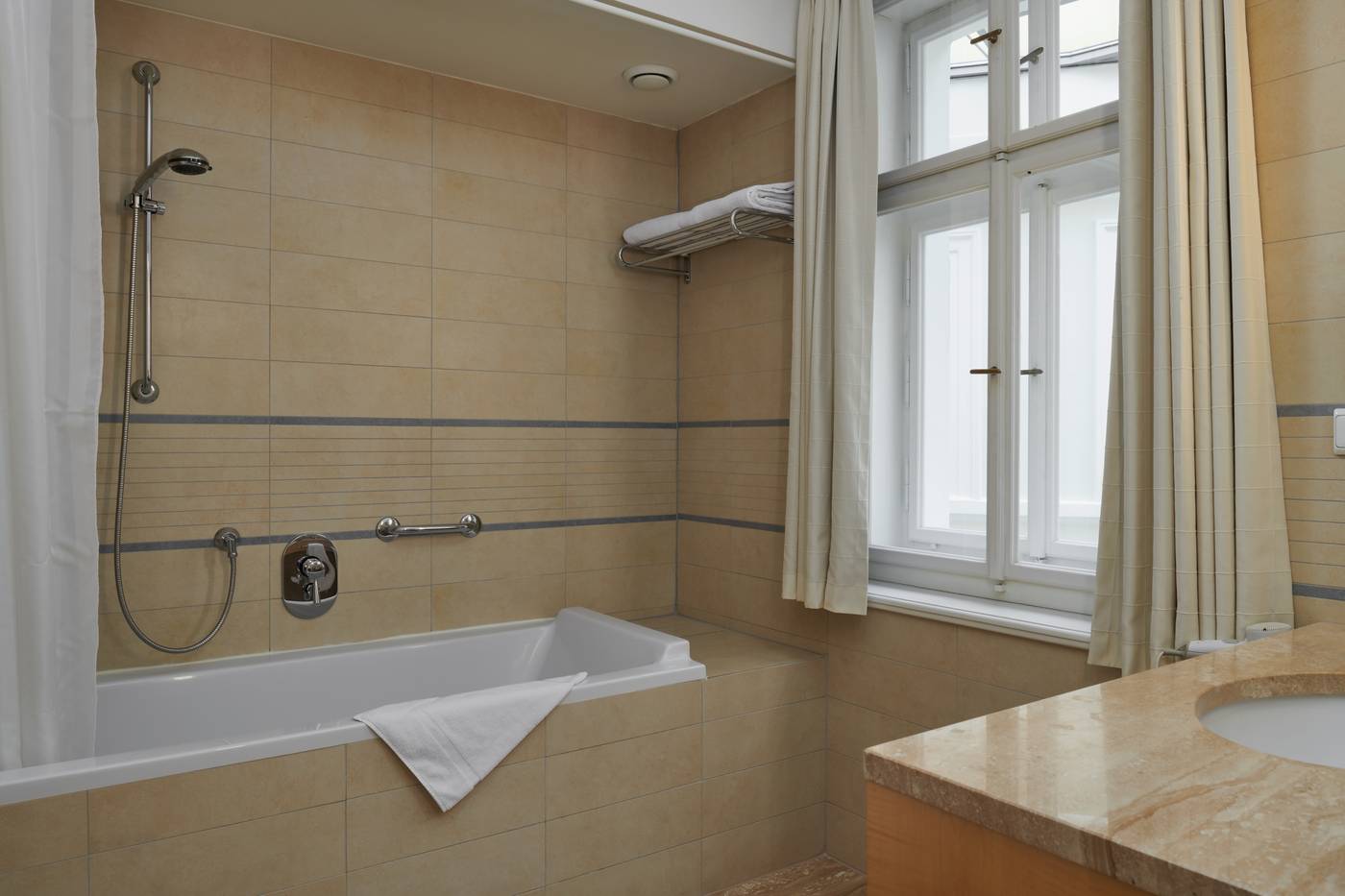 Ventana-Hotel-Prague-Room-25