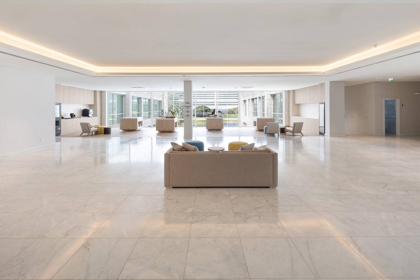 Crowne-Plaza-Caparica-Lisbon-Restaurant-15