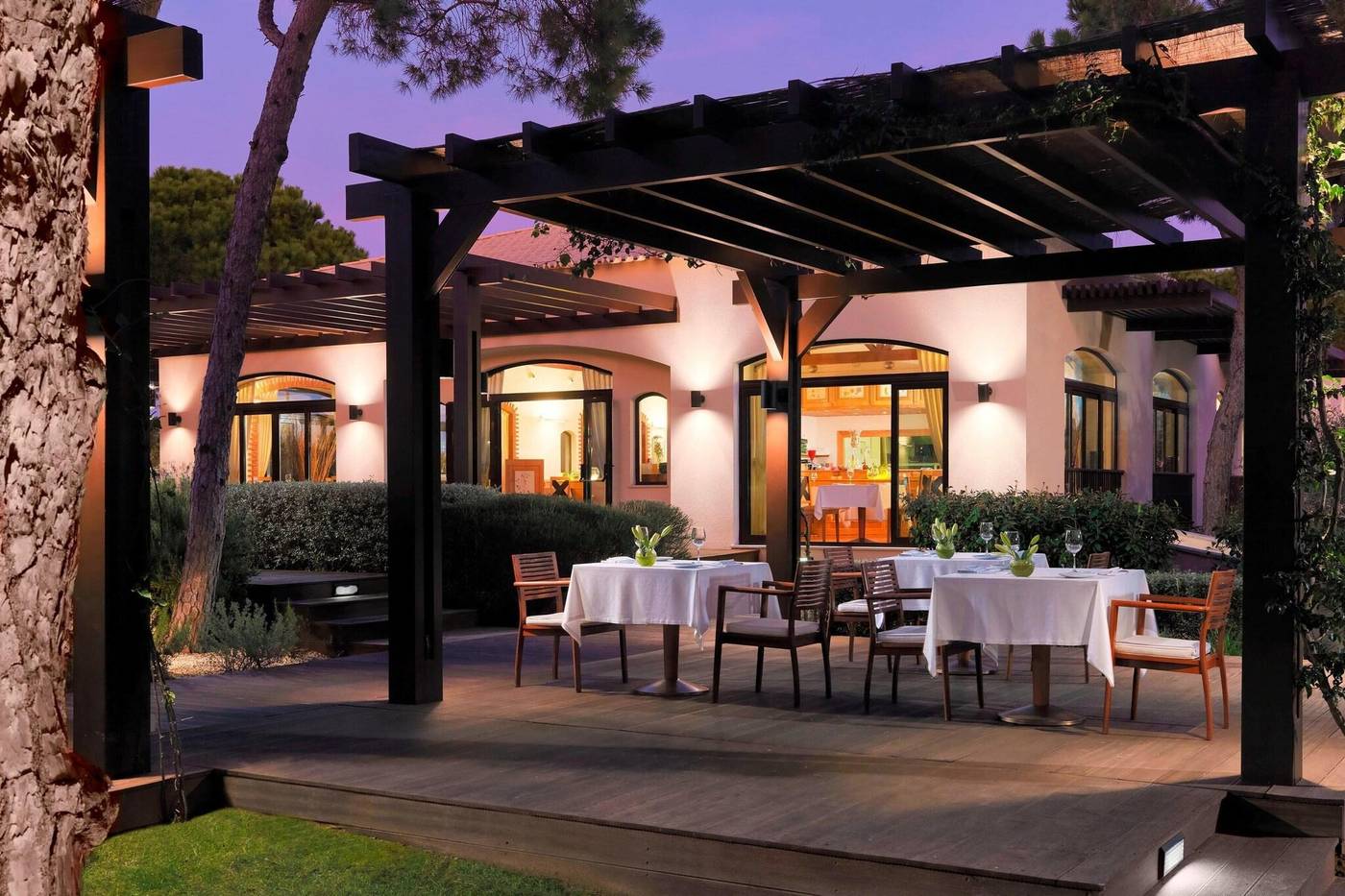 Pine-Cliffs-Ocean-Suites-Restaurant-12