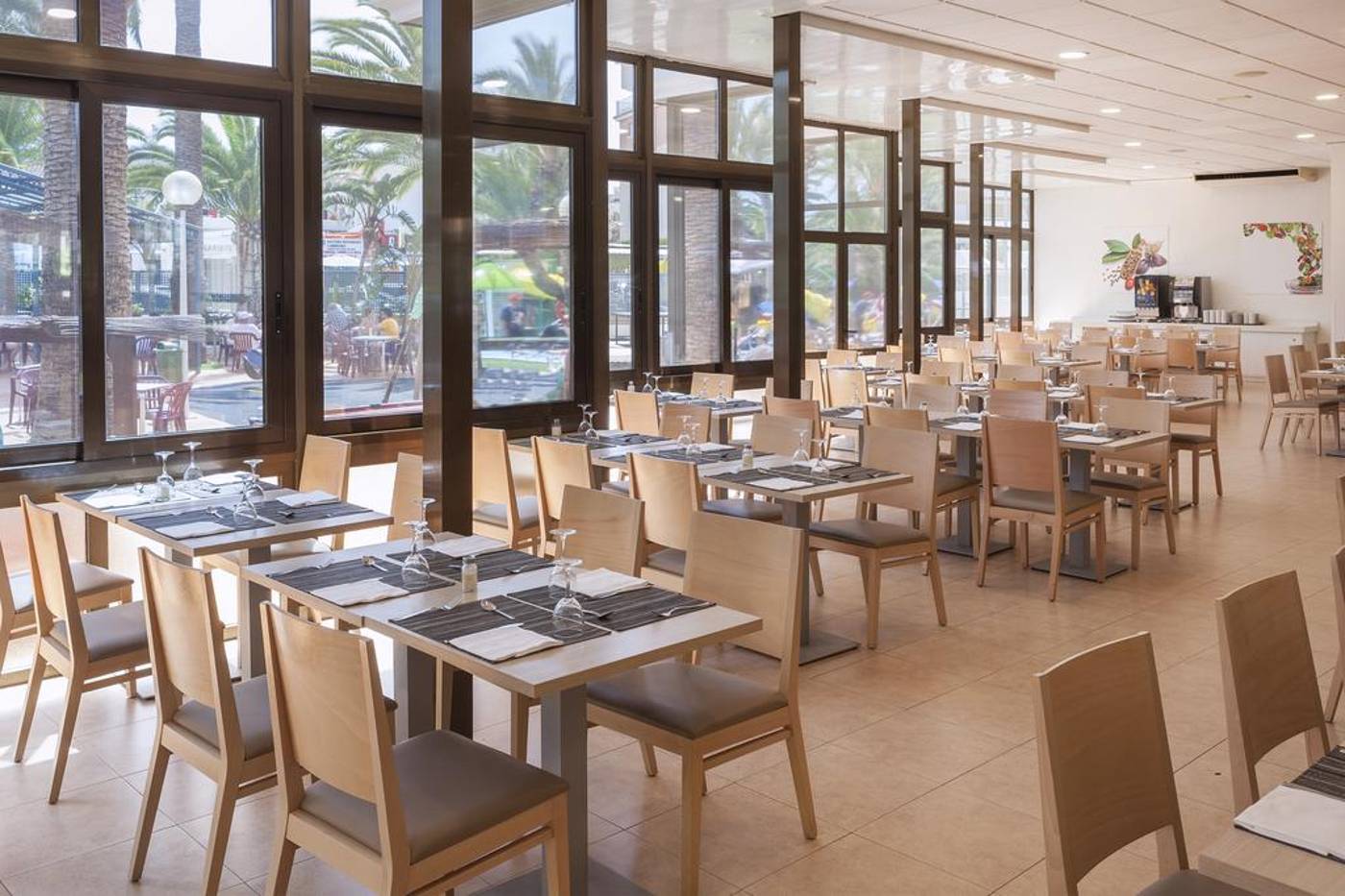 Port-Denia-Restaurant-39