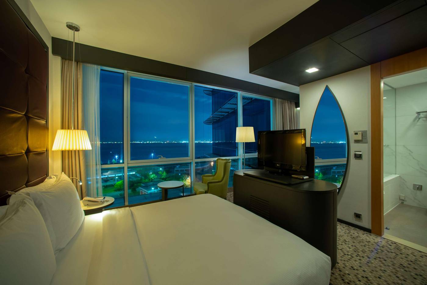 DoubleTree-by-Hilton-Hotel-Istanbul---Moda-Room-32