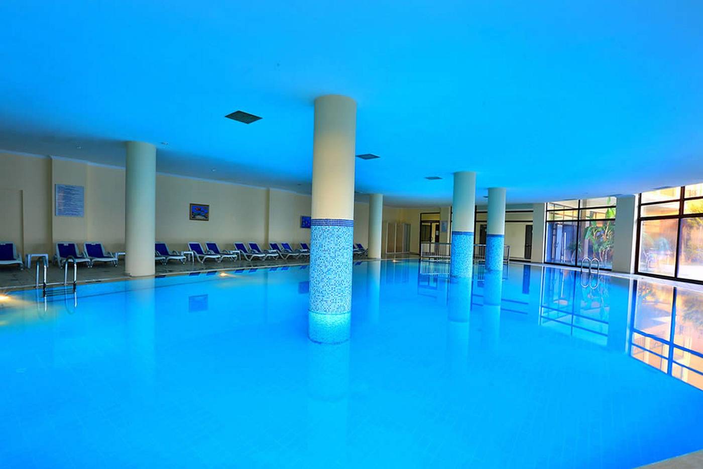 Selectum-Family-Comfort-Side-Sports-and-Entertainment-71