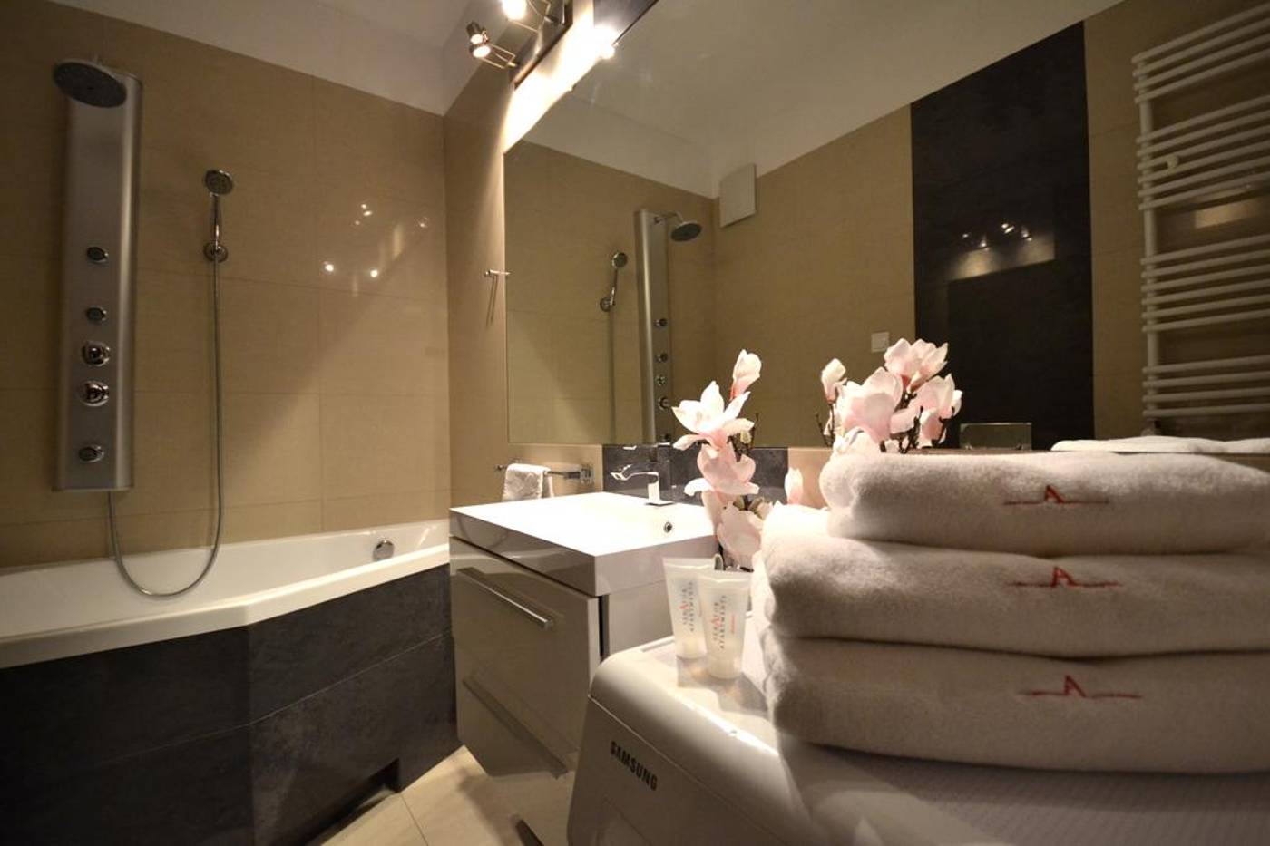 Senator-Warsaw-Apartments-Room-55