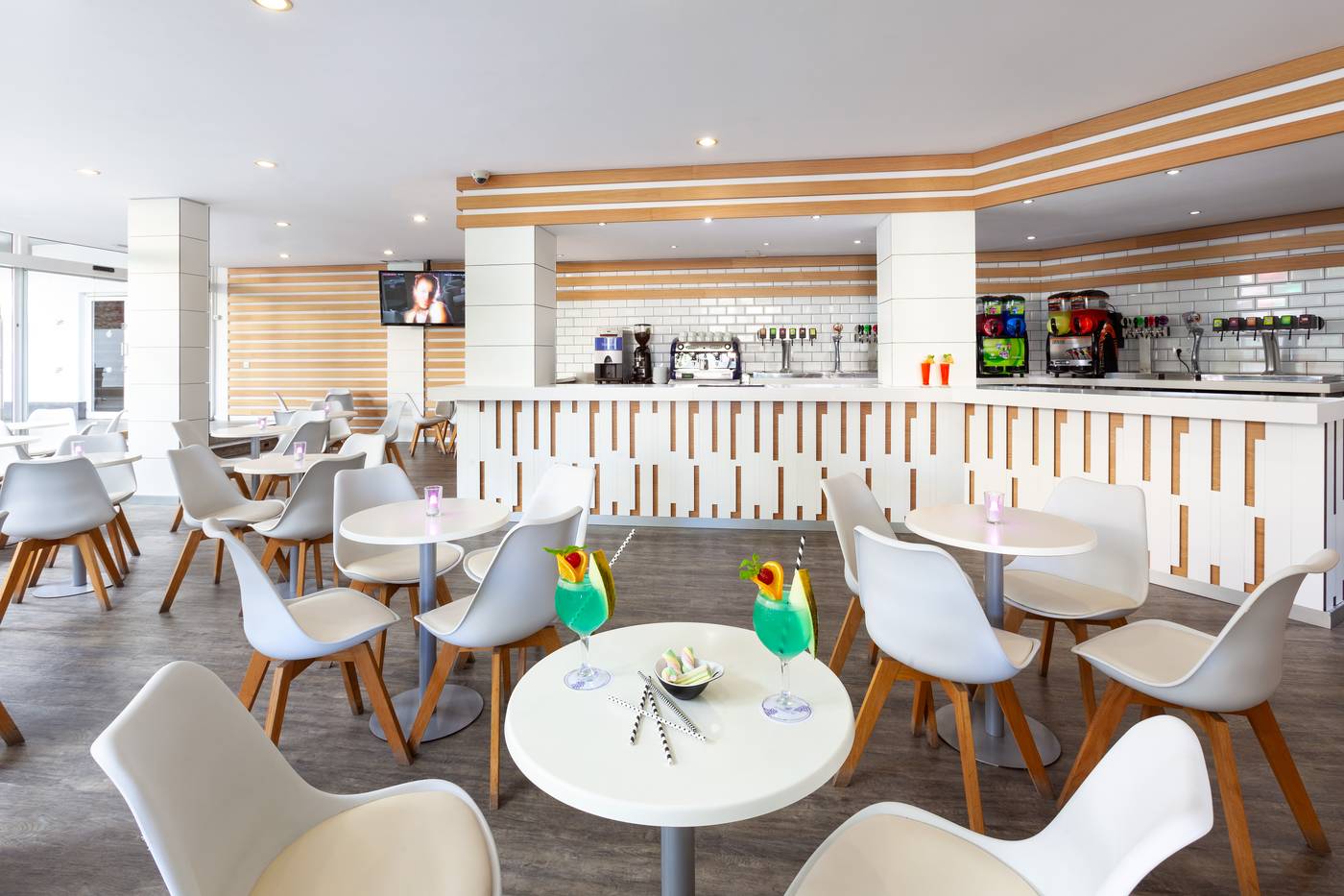 Playaolid-Suites---Apartments-Bar-31