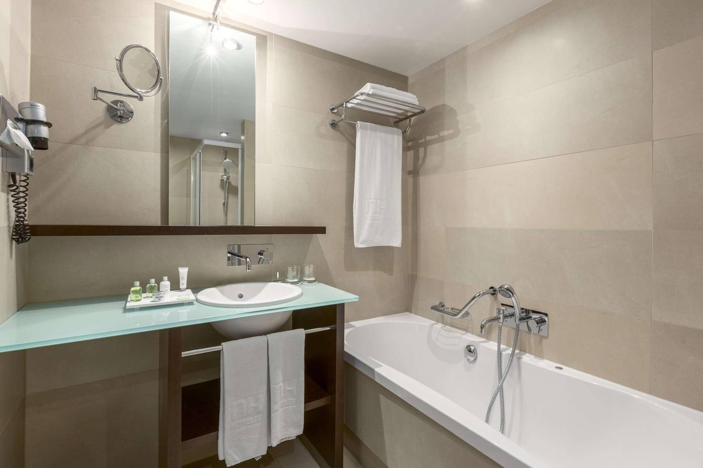 NH-Amsterdam-Schiphol-Airport-Room-31