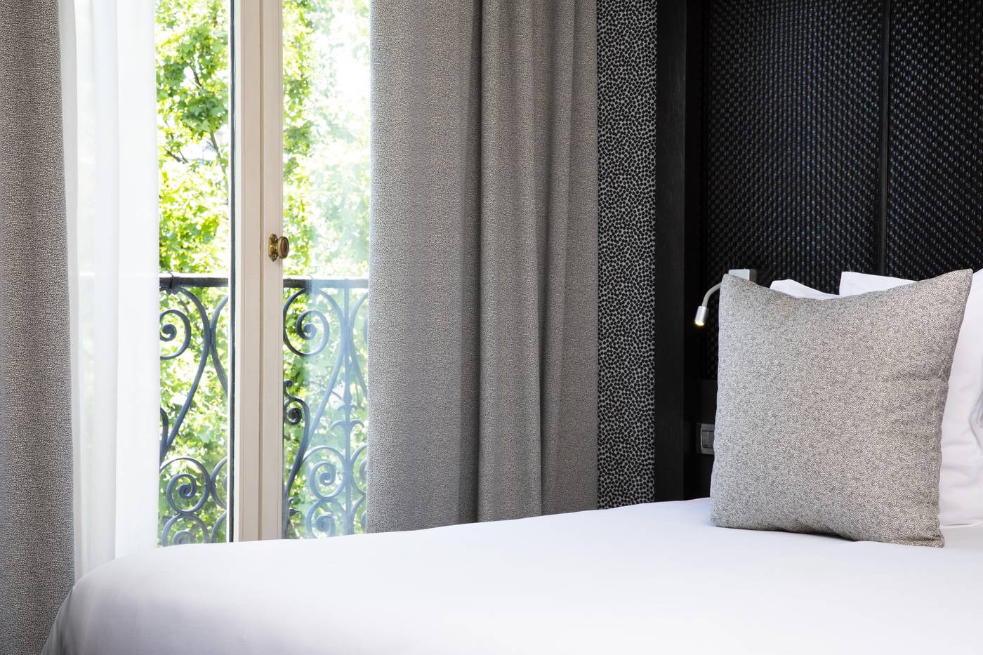 Hotel-Elysees-Regencia-Room-49