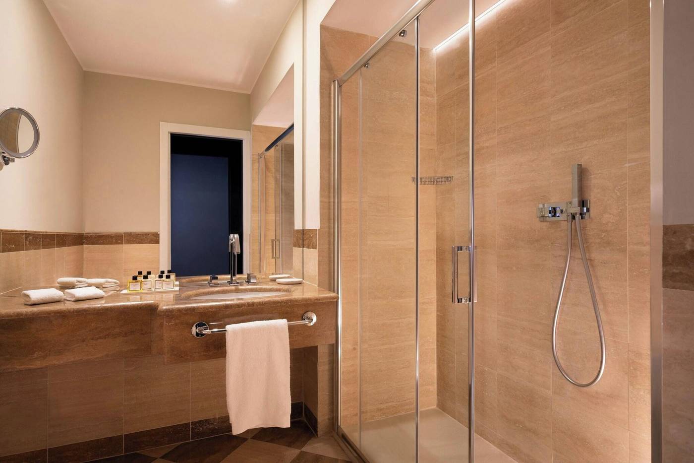 Sina-Bernini-Bristol--Autograph-Collection-Room-63