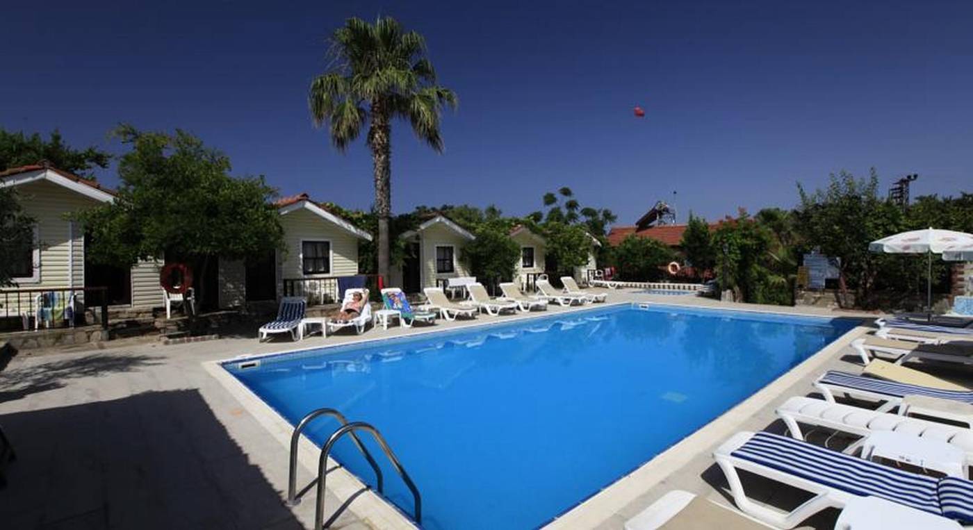 Hotel-Leda-Beach-Pool-3