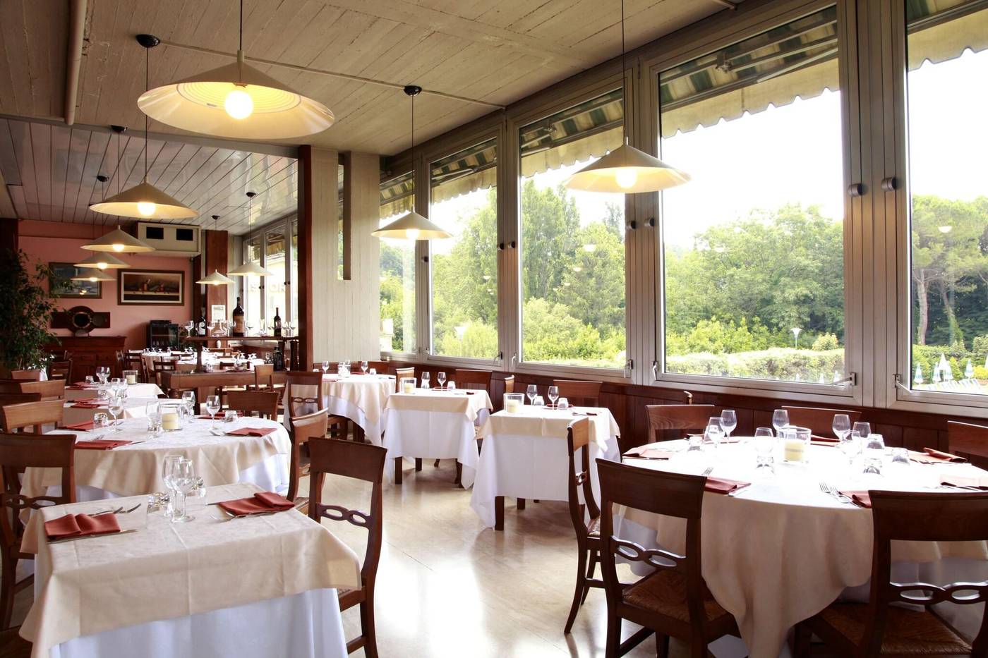 Country-Club-Restaurant-25
