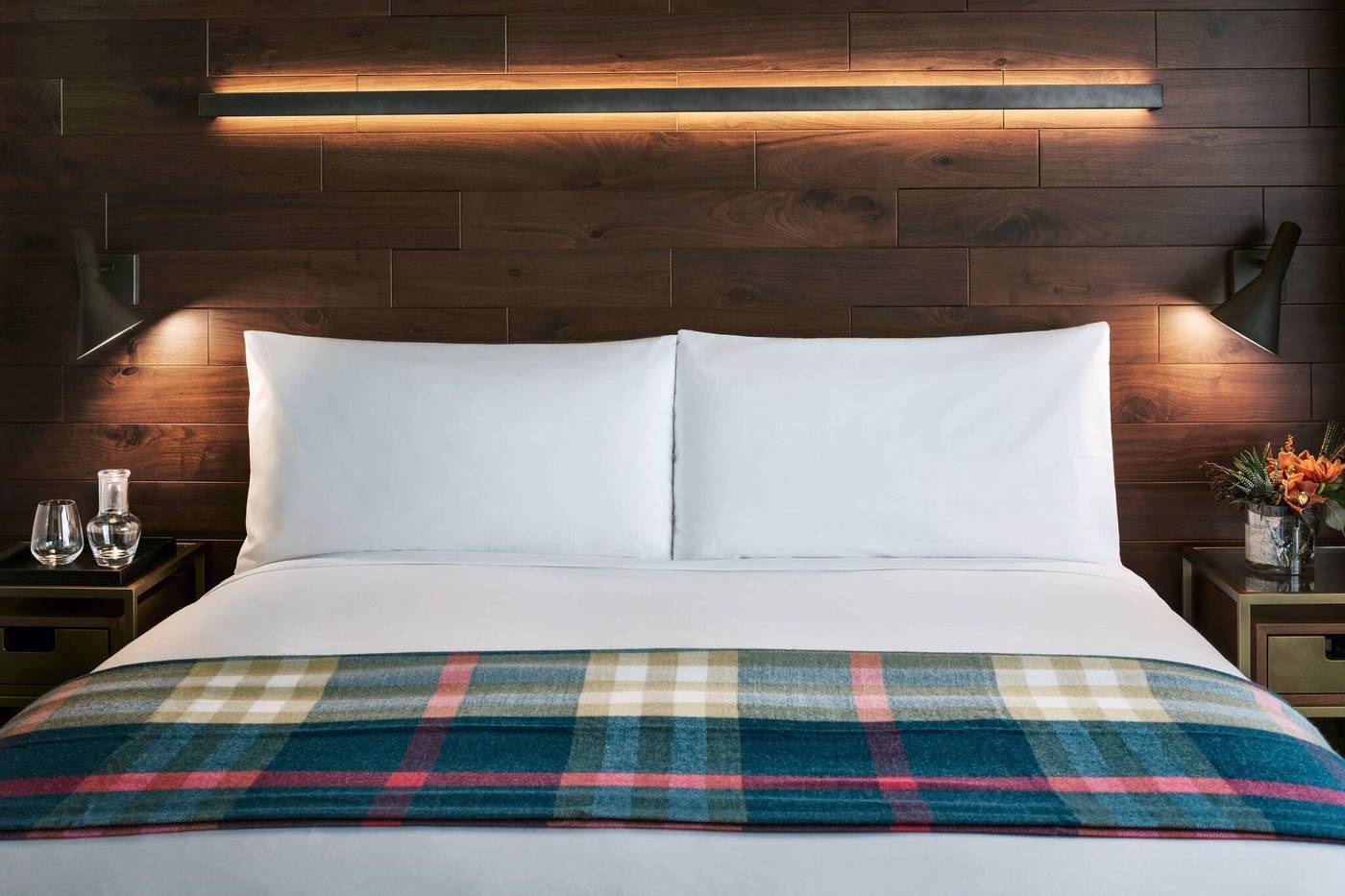 the-DOUGLAS--Autograph-Collection-Room-44