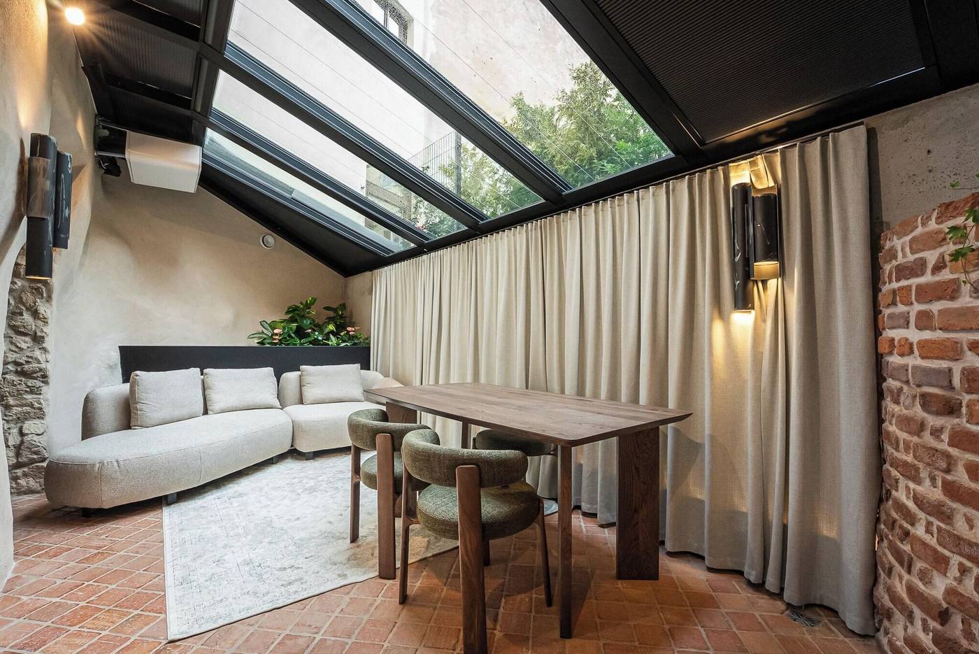 Nomadic-Urban-Premium-Suites-Room-5