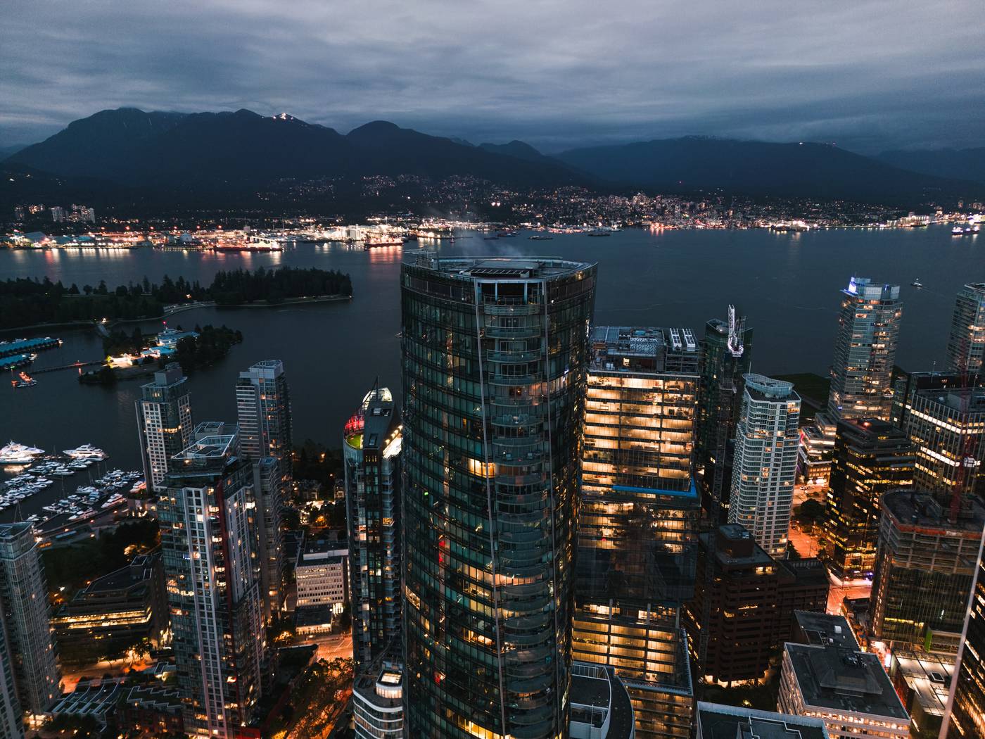 Paradox-Hotel-Vancouver-General-view-9