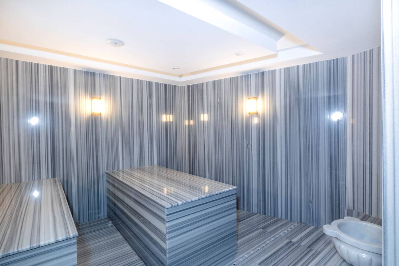 Elysee-Hotel-Sports-and-Entertainment-37