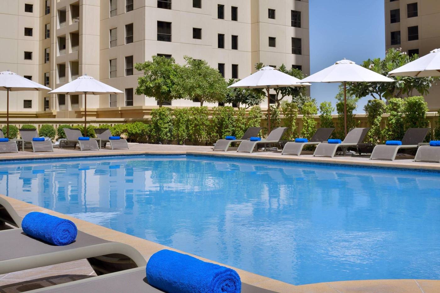 Delta-Hotels-by-Marriott-Jumeirah-Beach-Pool-1