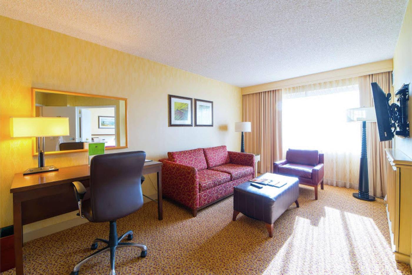 Hilton-Santa-Monica-Hotel---Suites-Room-39