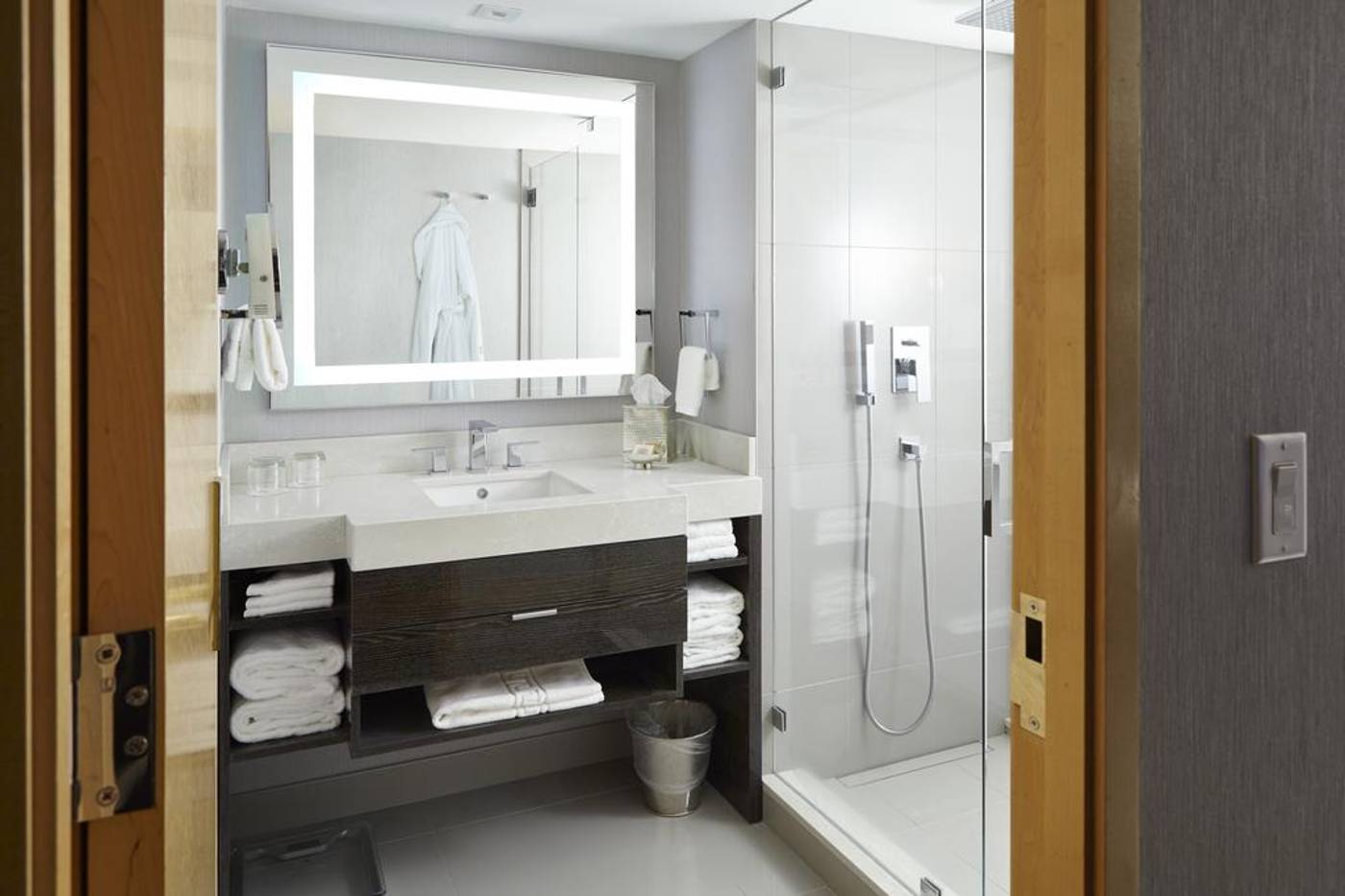 Pan-Pacific-Vancouver-Room-24